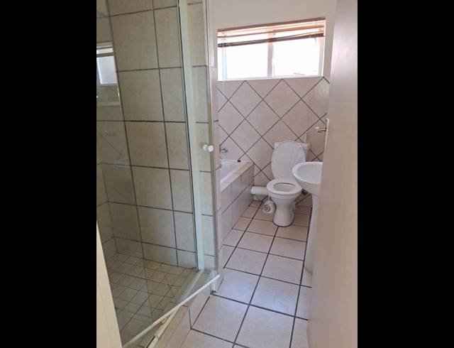 2 BEDROOM APARTMENT FOR SALE IN VANDERBIJLPARK SE 4
